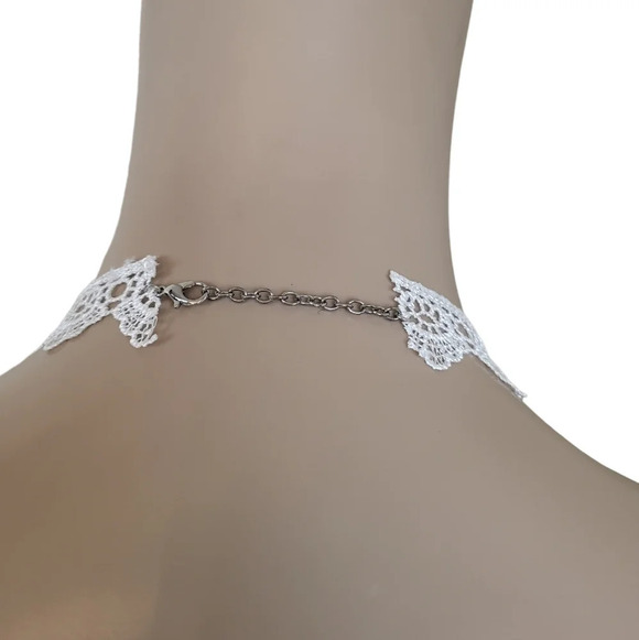 Scalloped Hem BOSS pearl Lace Choker - Picture 5 of 5